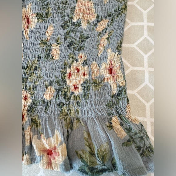 American Eagle strapless crop top, medium size, light blue floral - Picture 4 of 8